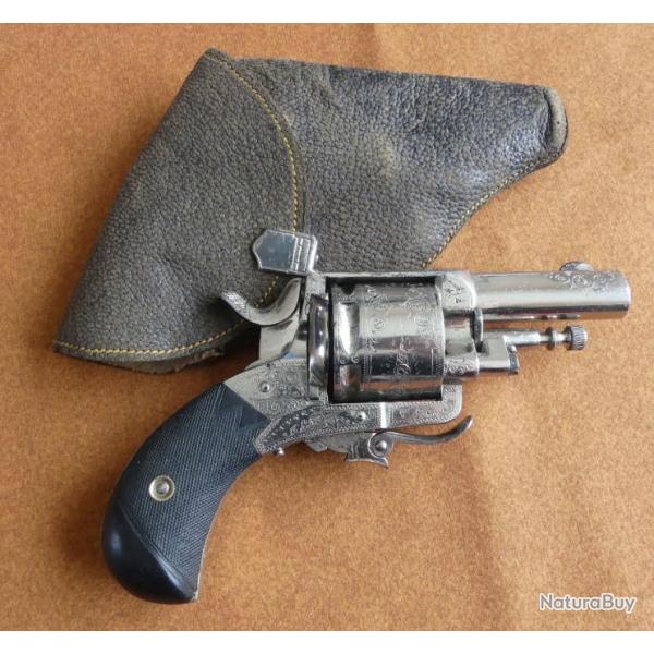 Tr�s beau R�volver Bull-dog cal 320 avec �tuis en finition dite de luxe grav�