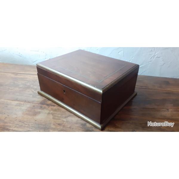 Coffret bo�te ancien   pour  pistolet et r�volver  tir duel Colt smith  and Wesson  lefaucheux  j