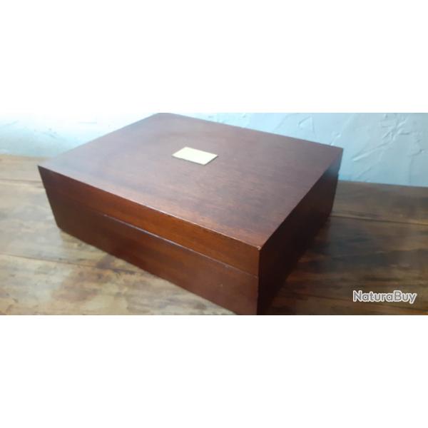 Coffret bo�te ancien   pour  pistolet et r�volver  tir duel Colt smith  and Wesson  poudre noire k