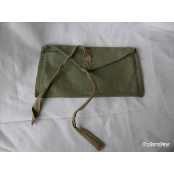 WW2/POSTWAR TROUSSE A COUTURE VIDE MILITAIRE FRANCAISE KAKI AVEC TAMPON MOD�LE51 ANN�ES 50/60 LOT 1