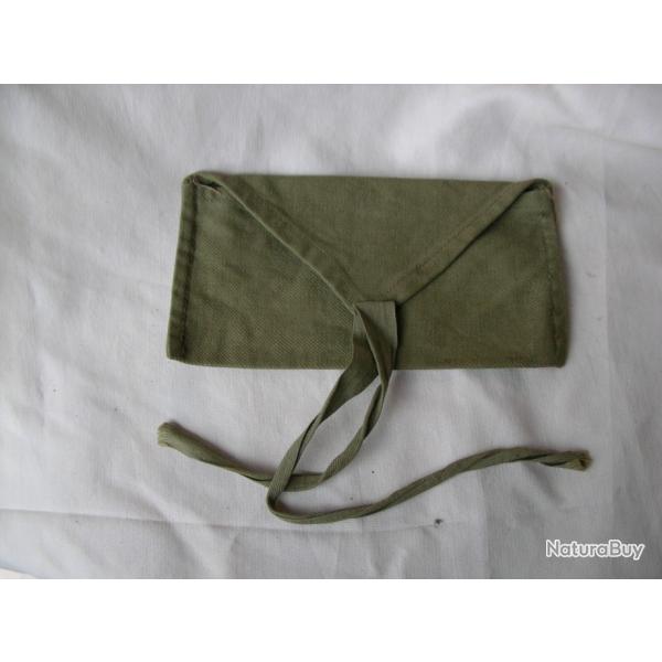 WW2/POSTWAR TROUSSE A COUTURE VIDE MILITAIRE FRANCAISE KAKI AVEC TAMPON MOD�LE51 ANN�ES 50/60 LOT 2
