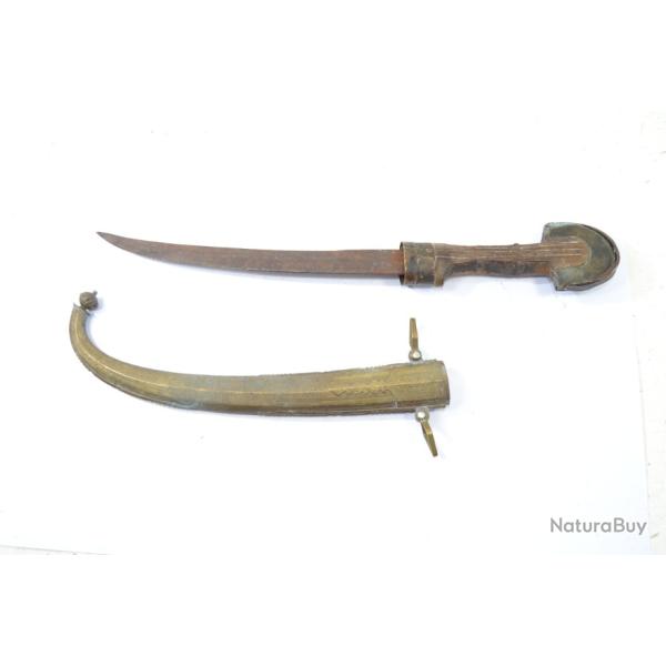 Couteau marocain Koumia Afrique du Nord. D�coration ancienne. Mauvais �tat
