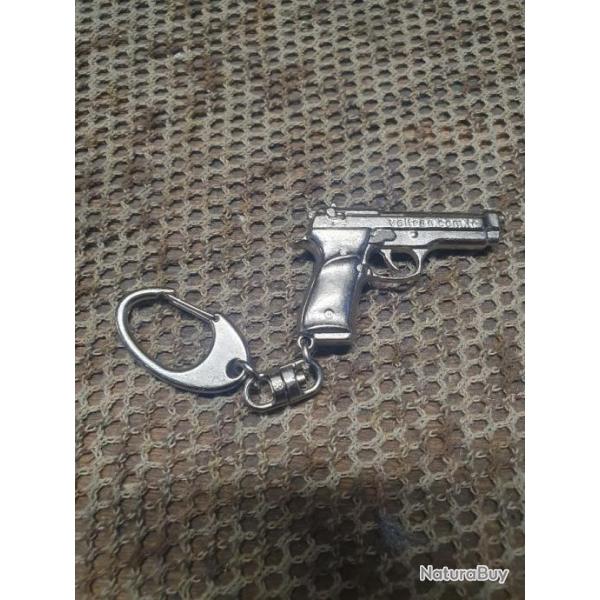 v�ritable porte cl�s publicitaire VOLTRAN compos� d'une miniature de pistolet type BERETTA 92F