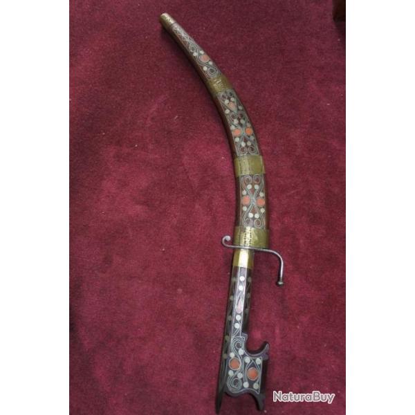 POIGNARD AFRIQUE DU NORD AVEC FOURREAU DAMASSE