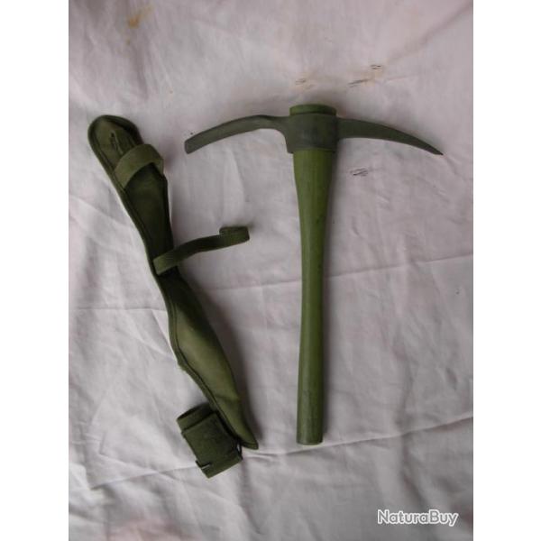 WW2 US PIOCHE/PIC MILITAIRE AM�RICAINE NEUVE 1944  AVEC �TUI ET SES MARQUAGES (39-45)