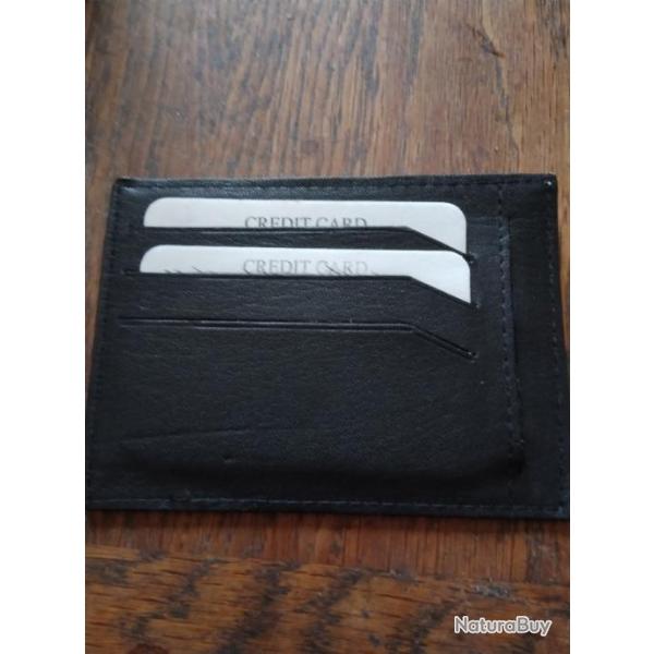 A saisir. Porte cartes de cr�dit noir motif t�te de cerf. NEUF