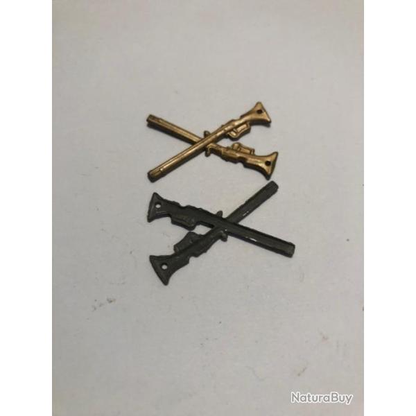 insigne de col, deux fusils crois�s