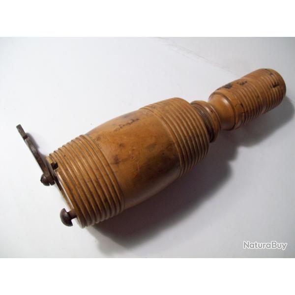 sertisseur ancien en buis pour cartouches de chasse centrale et broche CAL.16