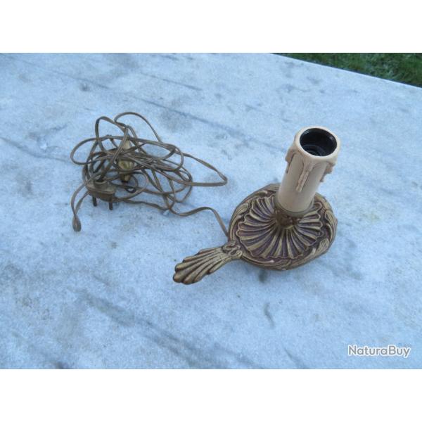 VINTAGE - Ancien bougeoir � main en bronze mont� en lampe - FRANCE (Vers 1950)