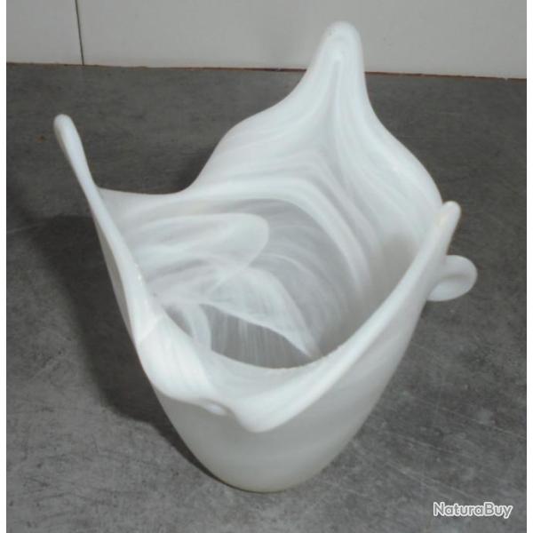 VINTAGE 1 TULIPE en VERRE ou PATE de VERRE BLANC OPAQUE STYLE FLEUR ou FLAMME