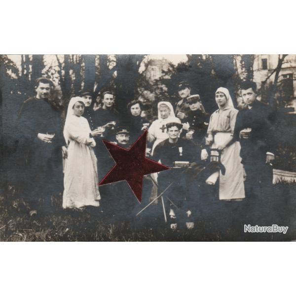 CPA -Carte Photo Groupe de Militaires- Bless�s de guerre, avec infirmi�re  N�848