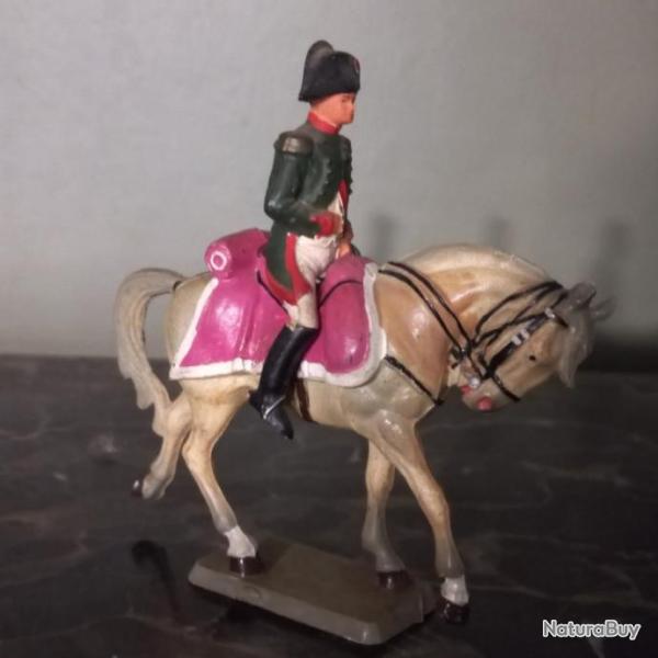 LOT 4 // lot   personnages   STARLUX