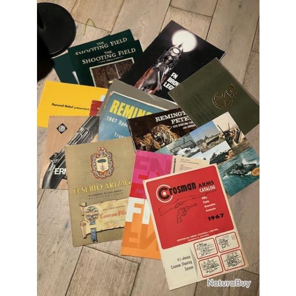 Important lot ancien de catalogues et fascicules d'armes