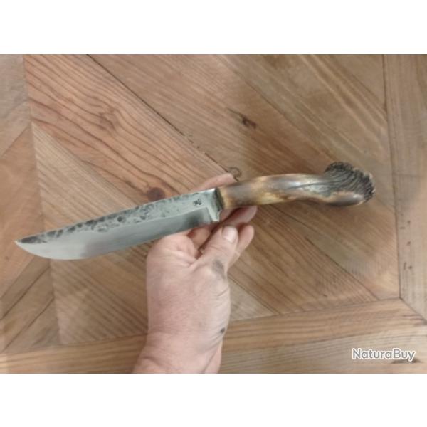Couteau forg� acier carbone, manche en bois de cerf
