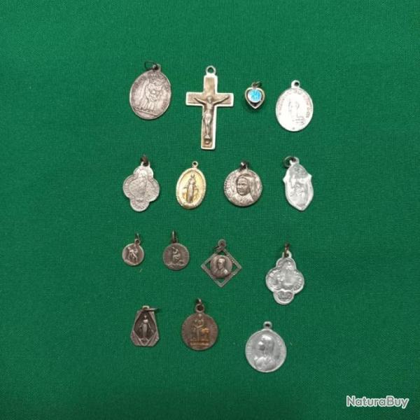 15 PENDENTIFS RELIGIEUX ANCIENS  MODLES DIVERS / PENDENTIF