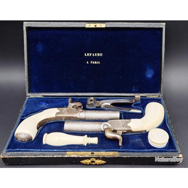 COFFRET DE PISTOLETS A BALLE FORCEE DE VOYAGE IVOIRE CITES PAR LEFAURE A PARIS 1850 - FRANCE XIX� Fr