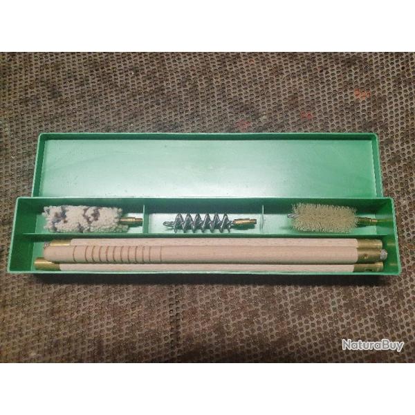 n�c�ssaire de nettoyage calibre 20  ( baguette bois + 3 brosses)