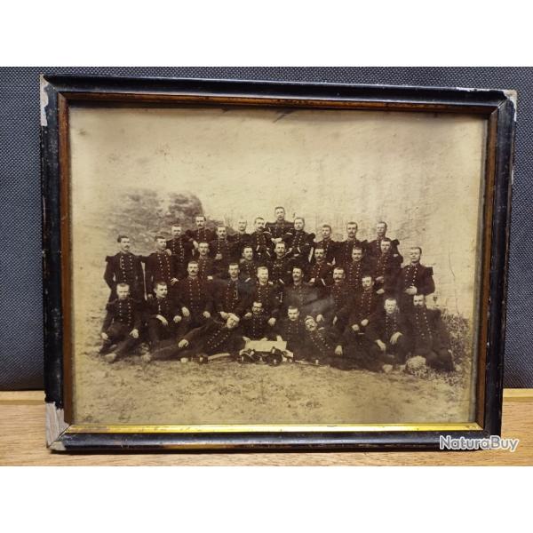 Photo militaire sous cadre verre d'un groupe de sous-officiers du 134� RI - 1890
