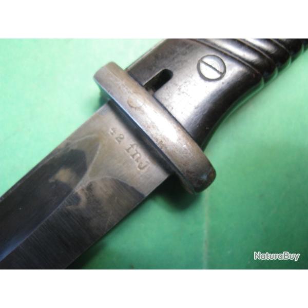 Une Baionnette Mod 98/K  fnj 42 sans fourreau plaquettes bak�lite noire