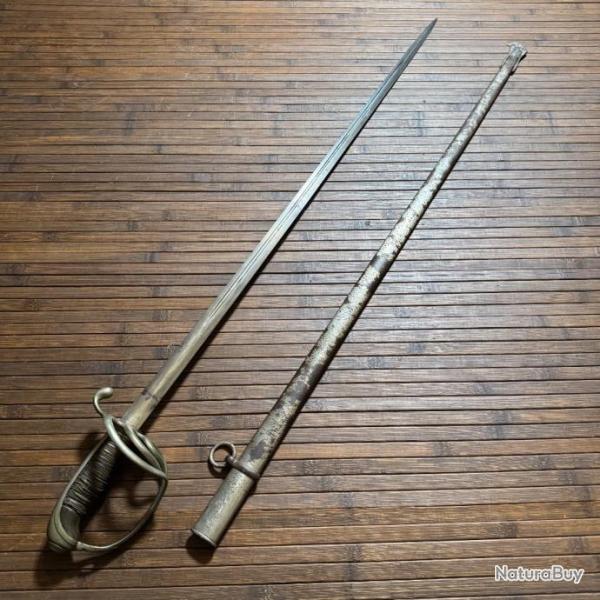 SABRE OFFICIER D'INFANTERIE 1882 POIN�ONN� AU BONNET FRIGIEN BACKES & DELACOUR