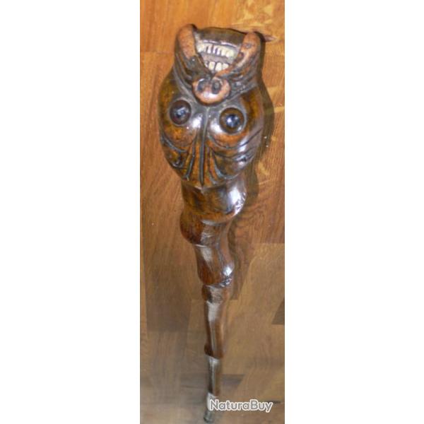 BELLE CANNE POMMEAU SCULPT� EN FORME DE T�TE AVEC YEUX INCRUST�S