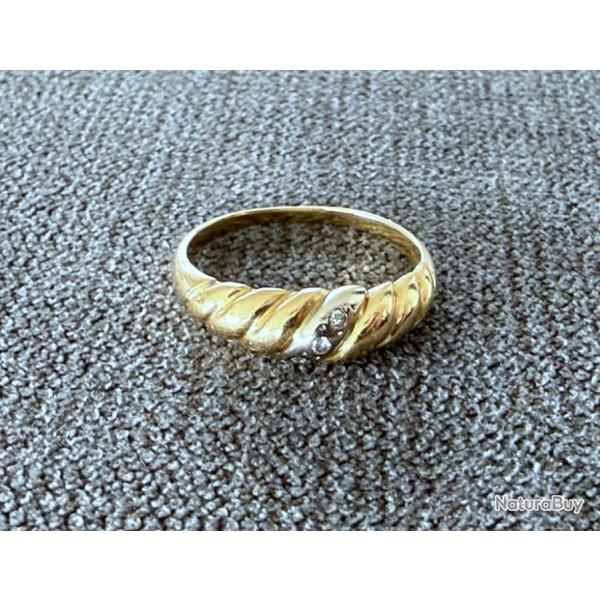 Bague en or massif 18 carats - 3 diamants- taille 51