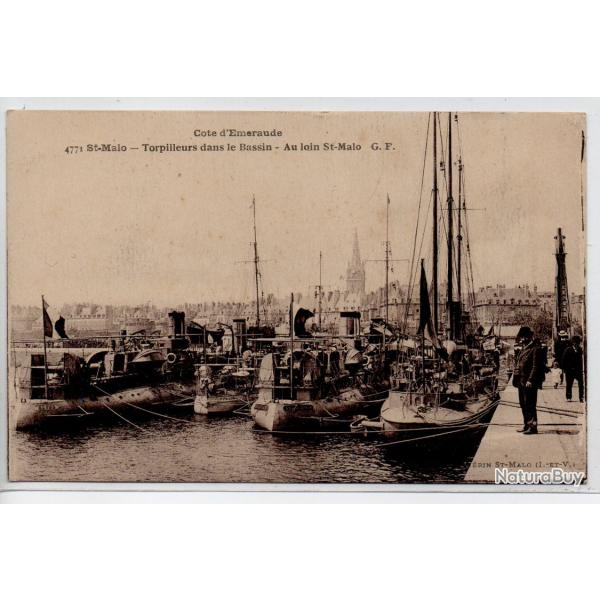 CPA - Marine de Guerre. " ST-MALO " Torpilleurs dans le Bassin - Au loin St-Malo  N�1230