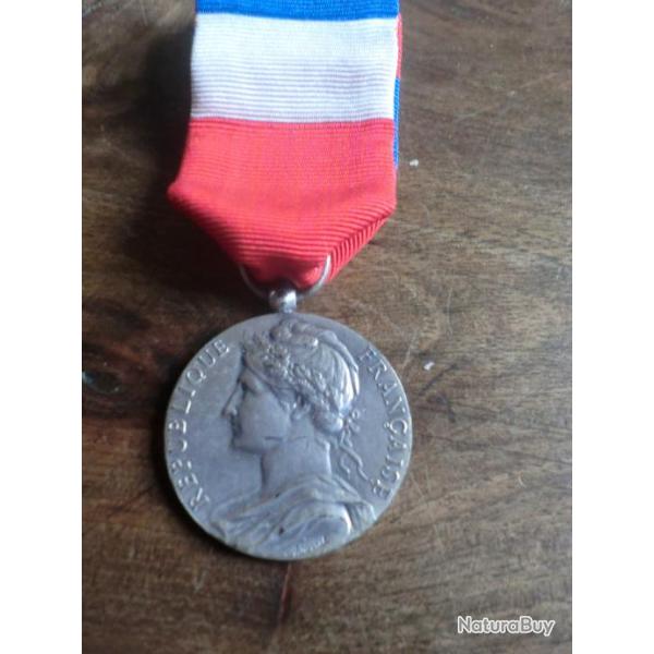m�daille  ministere  du travail   1981 /  borrel