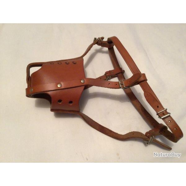 MUSELI�RE GROS CHIEN EN CUIR NEUF