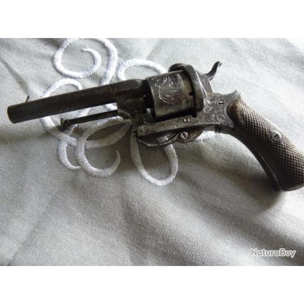r�volver de type lefaucheux � broche calibre 7 mm