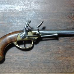 Pistolet de cavalerie &agrave; coffre et &agrave; silex - r&eacute;glementaire mod&egrave;le 1777 Type 1 - Maubeuge 1782 - TBE