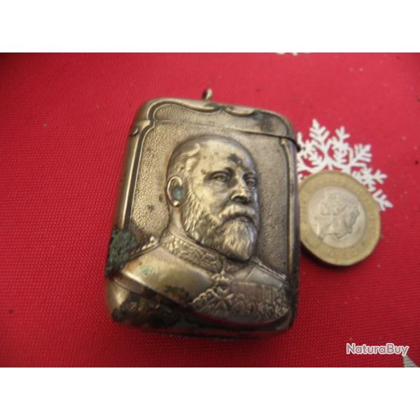 �tui Vesta antique Portrait d'�douard VII peut-�tre touch� par une balle, un peu de corrosion
