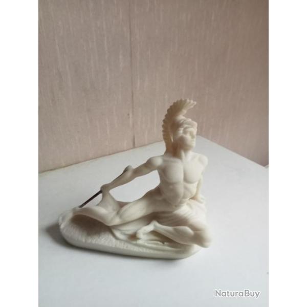 statuette en r�sine achille longueur 12 cm x 13 cm