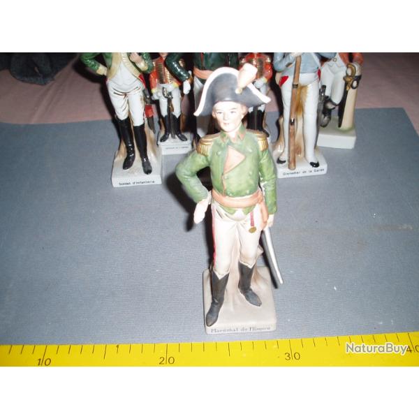 Statue Porcelaine Soldat Fran�ais Napol�onien MARECHAL de l'EMPIRE Ann�es .????