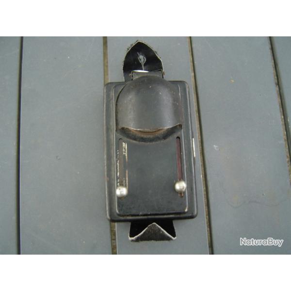 ancienne lampe de poche militaire avec filtres de couleurs