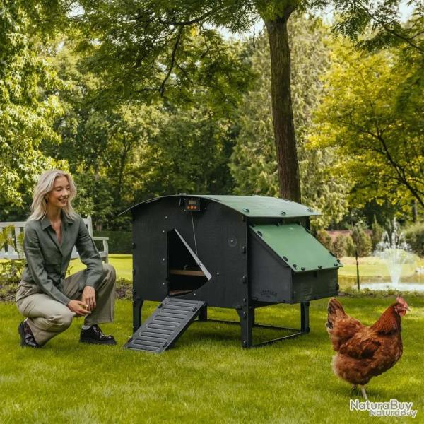 Poulailler sur pieds en plastique recycl� 8 � 15 poules