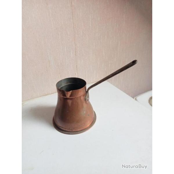 cafetiere ancienne en cuivre diam�tre 11 cm