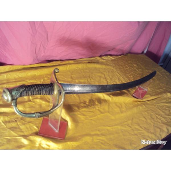 bon Sabre modle 1821 Franais  poign bronze avec calotte avec feuille de chne. Lame a une gorge
