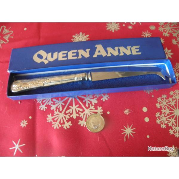 Couteau � fromage Queen Anne, en bo�te, en acier inoxydable plaqu� argent