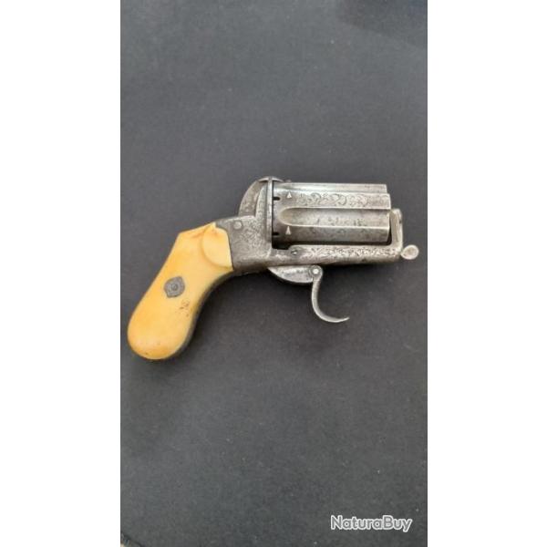 Poivri�re � broche DEPREZ ivoire