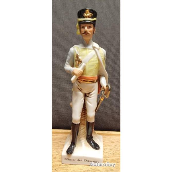 Belle figurine en porcelaine d'un Officier des Chasseurs - 1er Empire