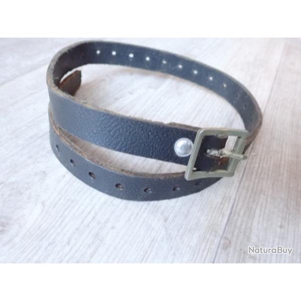 Lanire en cuir noir. Brelage, paquetage sac  dos. L : 64 cm environ