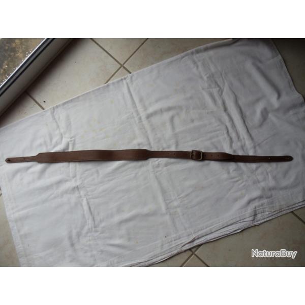 Bretelle neuve pour fusil , tout cuir ,avec attache mousquetons.