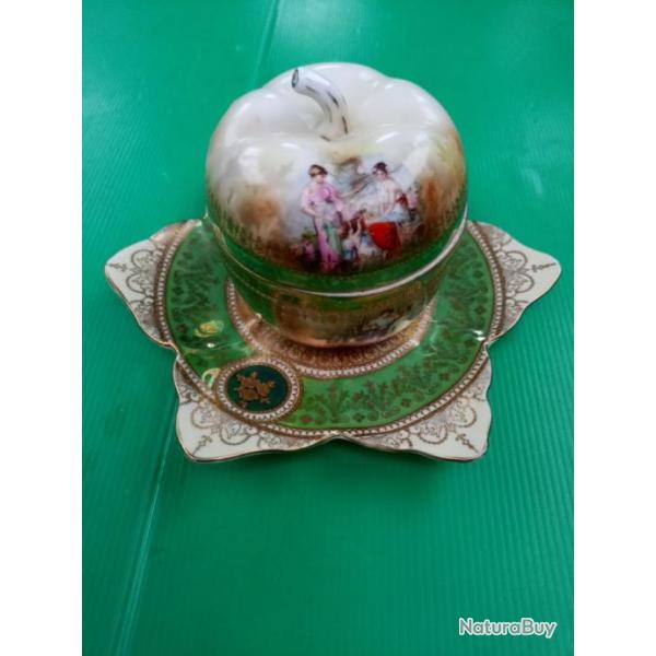 MAGNIFIQUE ET   RARE   PORCELAINE  DE  VIENNE  .  DEBUT 19eme  .