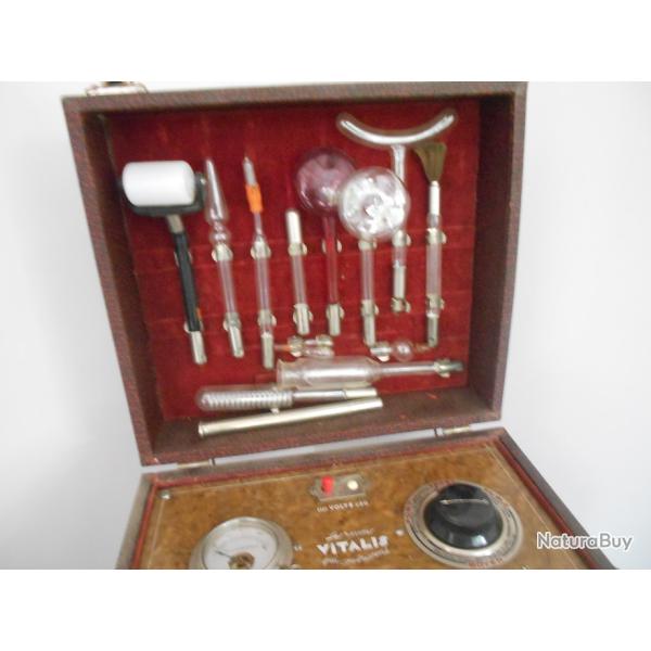 coffr de mdecine ancien