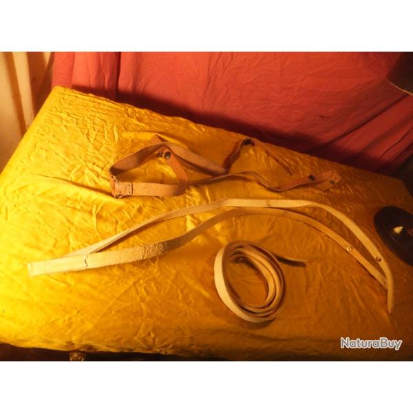 Brelage fran�ais en cuir, avec tampons.    Je mets avec 2 sangles en cuire de buffle blanc.      (4)
