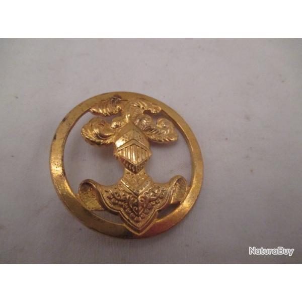 un insigne de beret  a determiner de marque drago