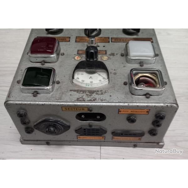 Deux appareils d'enregistrement des touches en escrime anciens -