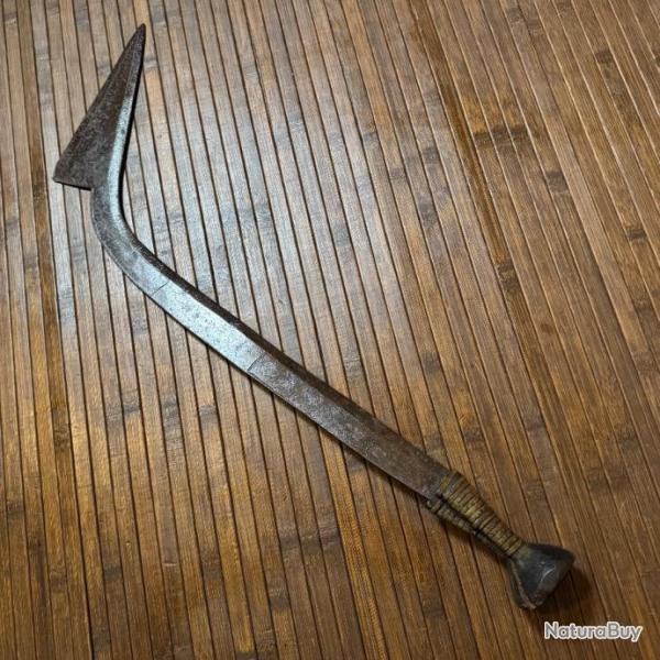 ARME DE JET COUTEAU FER FORG� SABRE FAUCILLE DE CENTRAFRIQUE DES BANDA