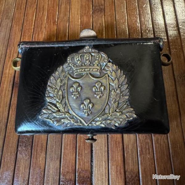 GIBERNE CUIR PLAQUE LAITON ESTAMP� AU GRANDE ARMES DE LA FRANCE BLASON TROIS FLEURS DE LYS